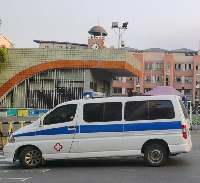 番禺救护车出租护送骨折病人一公里多少钱